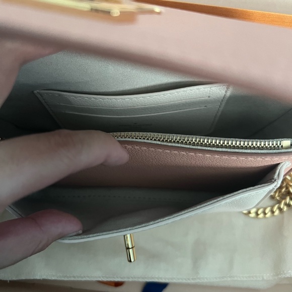 Louis Vuitton Lockme Tender Pochette in Pink and White - Picture 9 of 12
